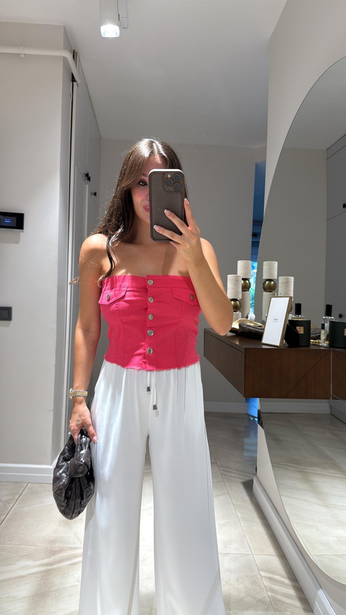 Cropped Lara